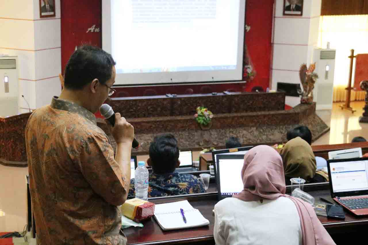 Pelatihan Artikel Jurnal dan Workshop unggah mandiri repository