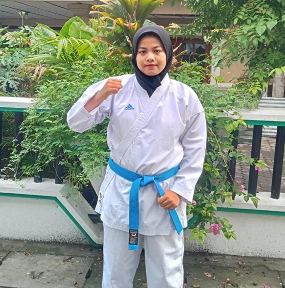 Sinta Dwi Ayu Mahasiswi Ilmu Komunikasi UNTAG Surabaya sebagai Pemenang di Ajang Internasional Karat