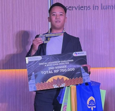 Moch Dzikry Nur Alam peraih Juara II dalam “Digital Leadership Challenge: A Brief Case Analysis” di 