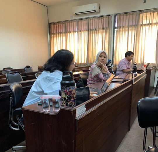 21 Mahasiswa Ilmu Komunikasi UNTAG Surabaya Ikuti Sidang Skripsi Semester Ganjil 2025