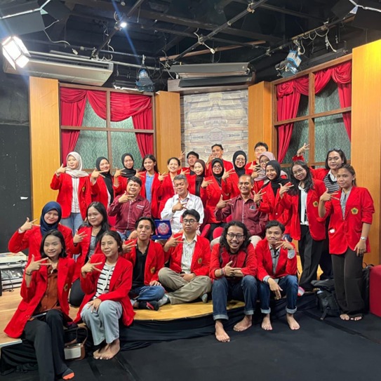 Ilmu Komunikasi UNTAG Surabaya Akan Cetak Tim Broadcast Profesional melalui Belajar Proses Broadcast