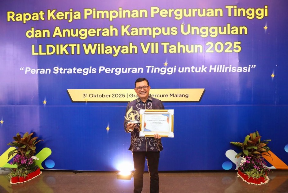 Untag Surabaya Raih Anugerah Kampus Unggulan LLDIKTI VII Berkat Kinerja Riset dan Pengabdian