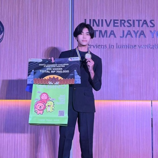 Nazua Ilham Alifiansyah Raih Juara II Digital Leadership Challenge, Harumkan Nama UNTAG Surabaya