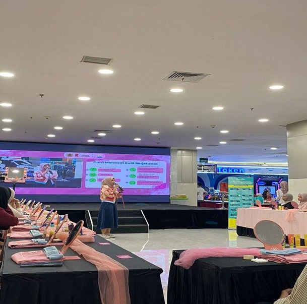 MICE Diversium X Beauty Hadirkan Edukasi Skincare dan Make Up Bersama Emina di Surabaya