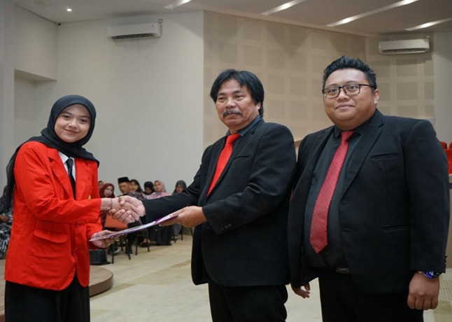 Konsisten dan Optimis, Fara Aulia Selesaikan Studi 3,5 Tahun dan Raih Karya Menarik