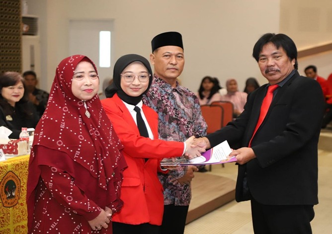 Inspiratif! Sasmita Aprilia Putri Raih IPK Terbaik, Ajak Mahasiswa Tak Takut Gagal!