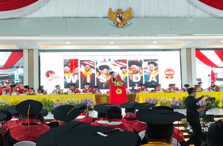 Tak Tinggalkan Jati diri, Wisuda ke-132 Untag Surabaya Siap Lahirkan Generasi Berdaya Saing Global
