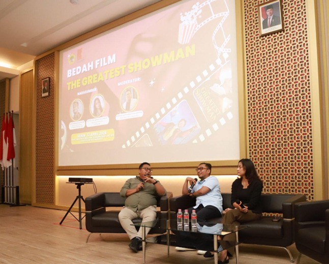 Mahasiswa Ilkom Untag Surabaya Belajar Literasi Media melalui Bedah Film The Greatest Showman 