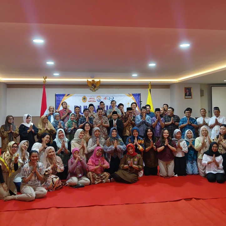 Hangatnya Kebersamaan Keluarga Besar Fisip Untag  Dalam Buka Bersama