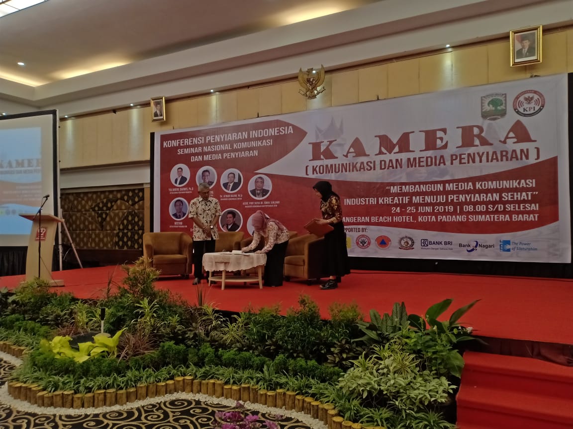 Kerjasama Antara Program Studi Ilmu Komunikasi Untag Surabaya dengan Program Studi Ilmu Komunikasi U