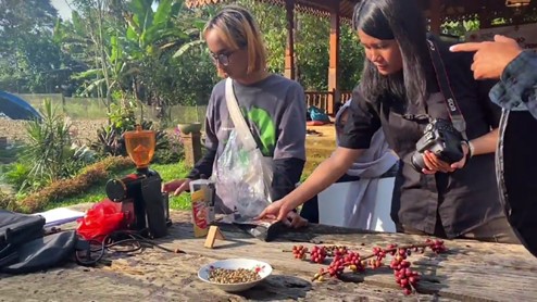 Pendampingan Pembuatan Profil Dusun Adat Segunung oleh Dosen Ilkom