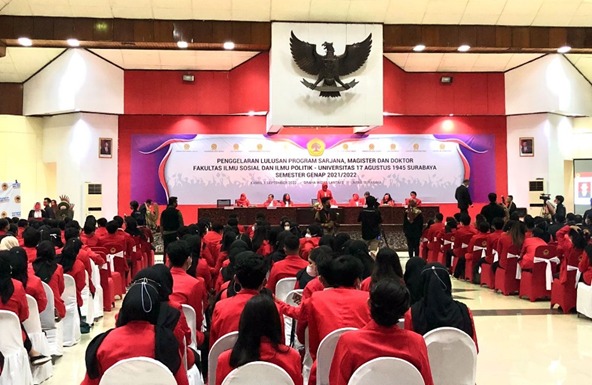 Penggelaran Lulusan Fisip Untag Surabaya Periode II Diikuti 310 Mahasiswa