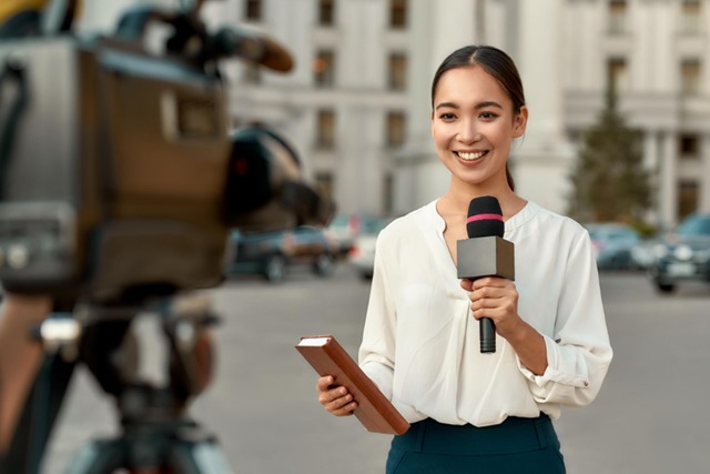 Mengenal Perbedaan News Anchor dan Reporter Dalam Berita Televisi