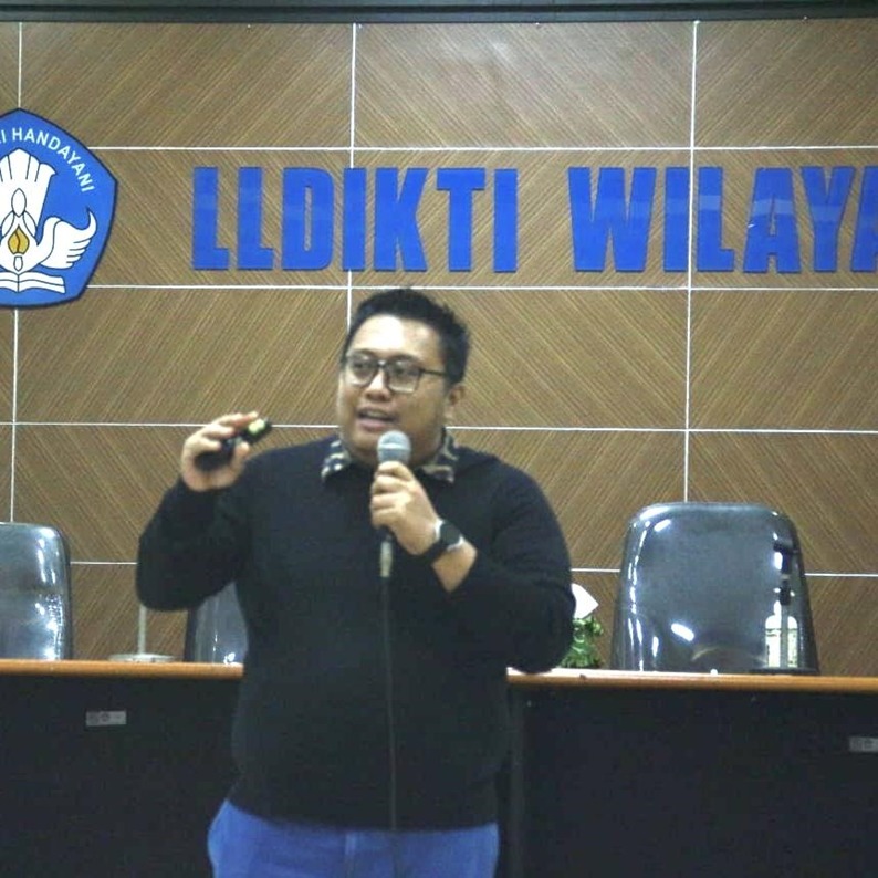 2 Dosen Ilkom Untag Jadi Pembicara Mengenai Wawasan Public Relations di LLDIKTI Wilayah VII