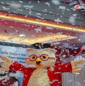 Kejutan PKKMB 2024 Launching Maskot Untag Surabaya ‘Owly’ 