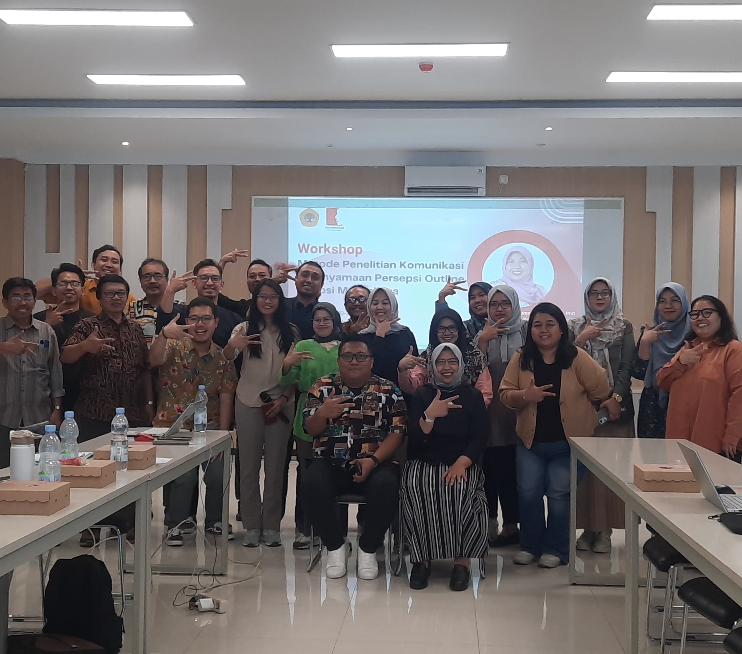 Dosen Ilmu Komunikasi Mengadakan Workshop Bersama Guru Besar Studi Media UNAIR