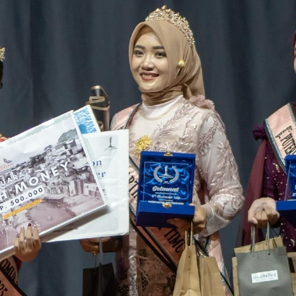 Salvinia Hawaida Harumkan Nama Untag di Ajang Puteri Kartini Jatim 2025