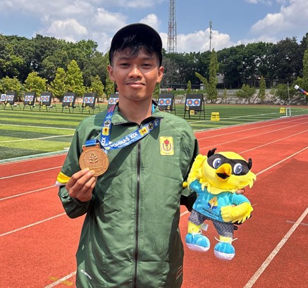 Fokus dan Ketepatan Antar Faris Ardiansyah Raih Emas Panahan di POMNAS 2025