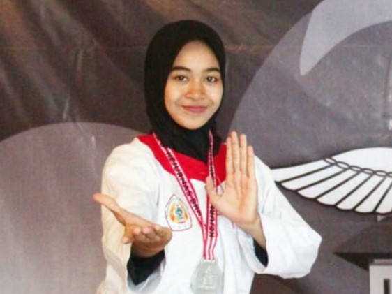 NUR ROHMI HANIFAH, ATLET UKM MERPATI PUTIH BERHASIL BAWA MEDALI EMAS KEJUARAAN INTERNASIONAL